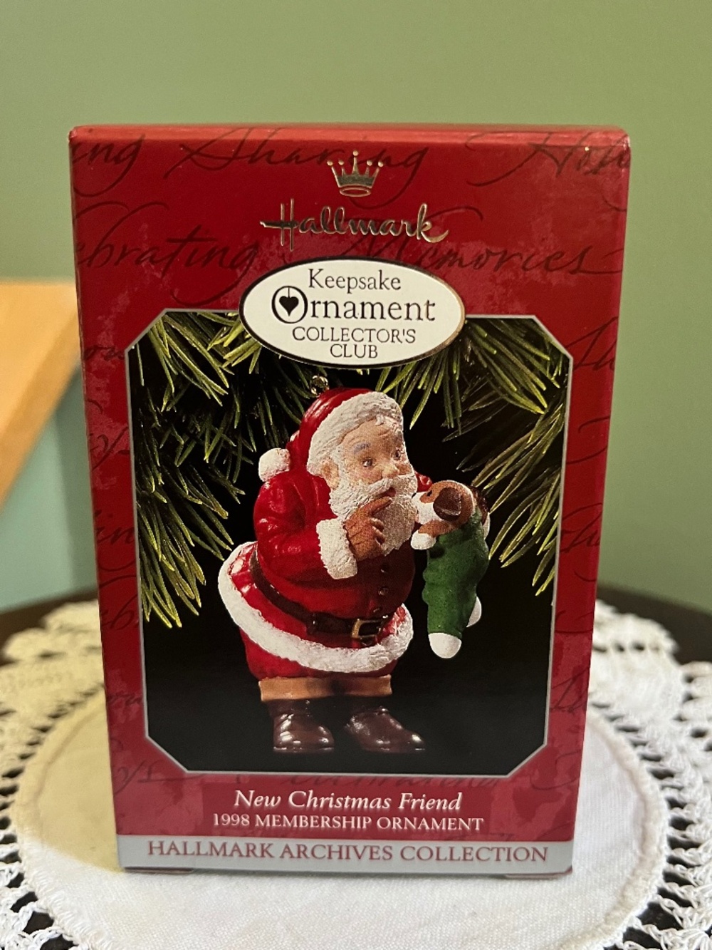 1998 Hallmark Keepsake Ornament Collectors Club “New Christmas Friend”.